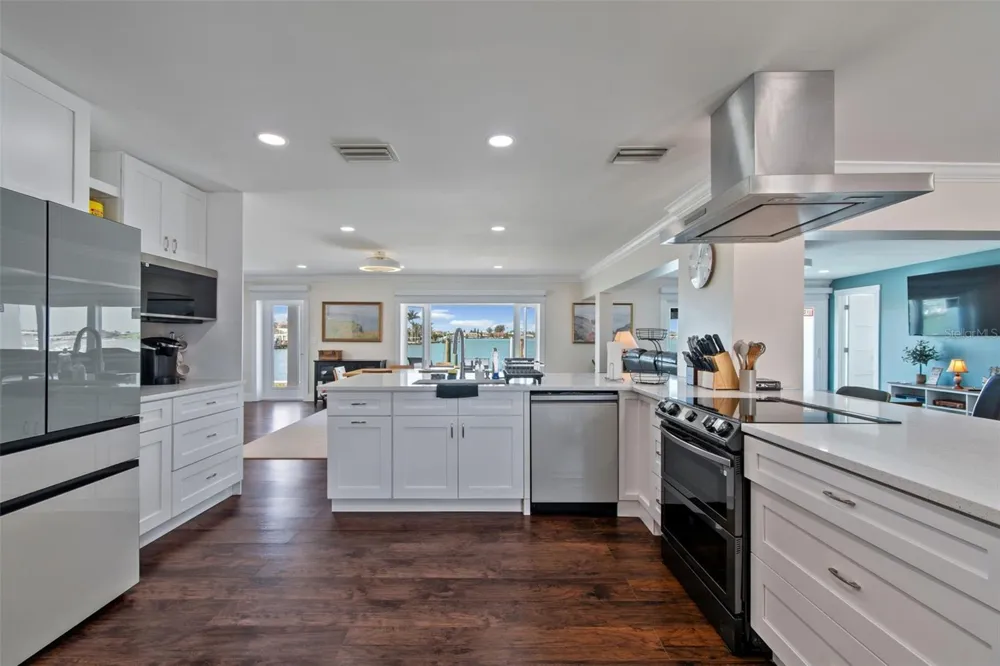 478 HARBOR DRIVE Indian Rocks Beach, FL 33785