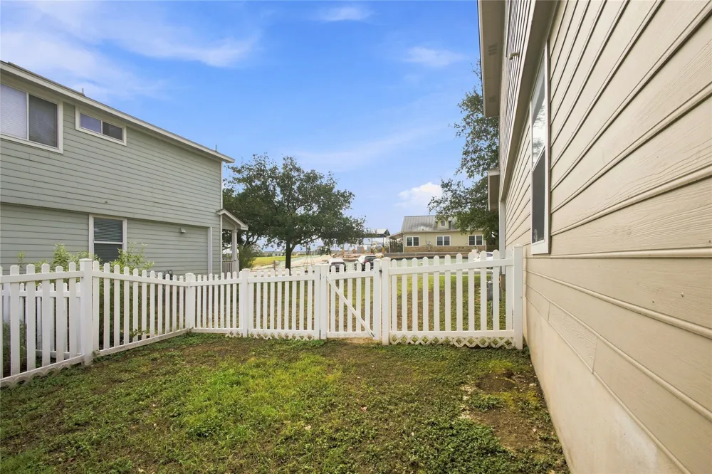 437 Haupt Kyle, TX 78640