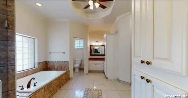 688 Private Road 7822 Natalia, TX 78059