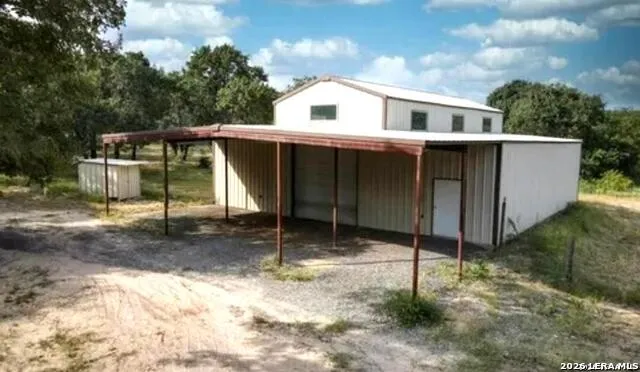 688 Private Road 7822 Natalia, TX 78059