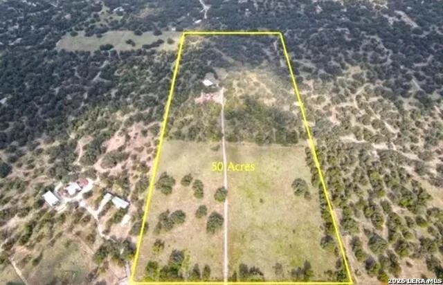 688 Private Road 7822 Natalia, TX 78059
