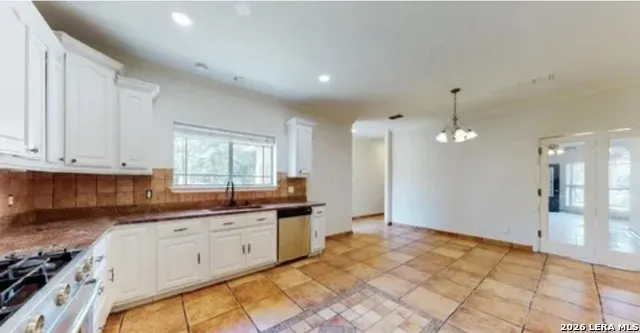 688 Private Road 7822 Natalia, TX 78059