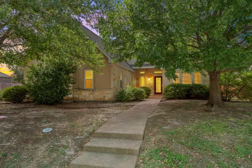17015 Stonebriar Road Woodway, TX 76712