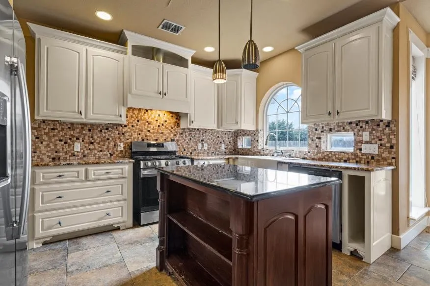 17015 Stonebriar Road Woodway, TX 76712