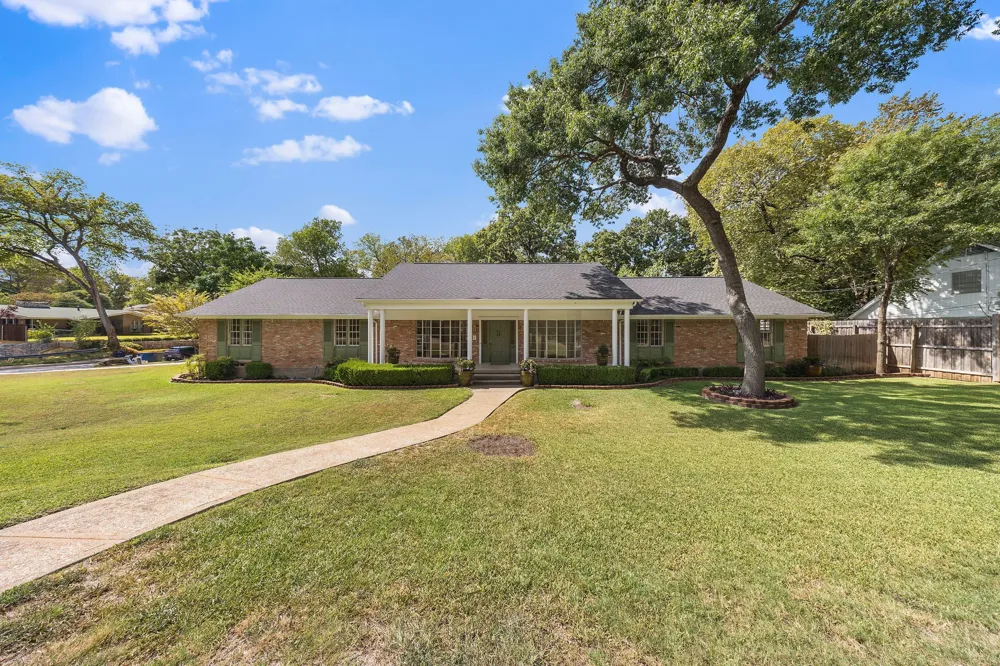 3431 Kiesthill Drive Dallas, TX 75233