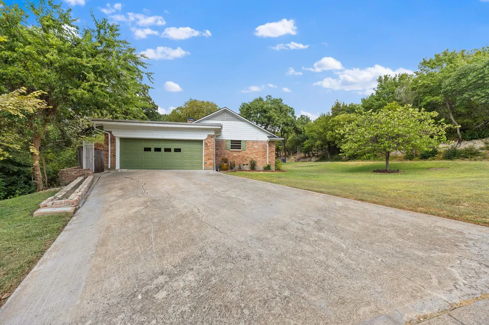 3431 Kiesthill Drive Dallas, TX 75233