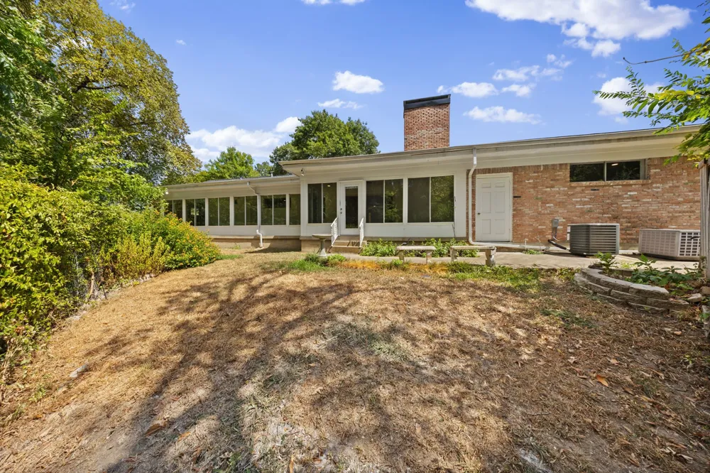 3431 Kiesthill Drive Dallas, TX 75233