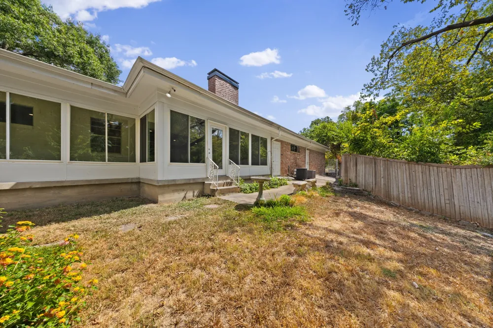 3431 Kiesthill Drive Dallas, TX 75233