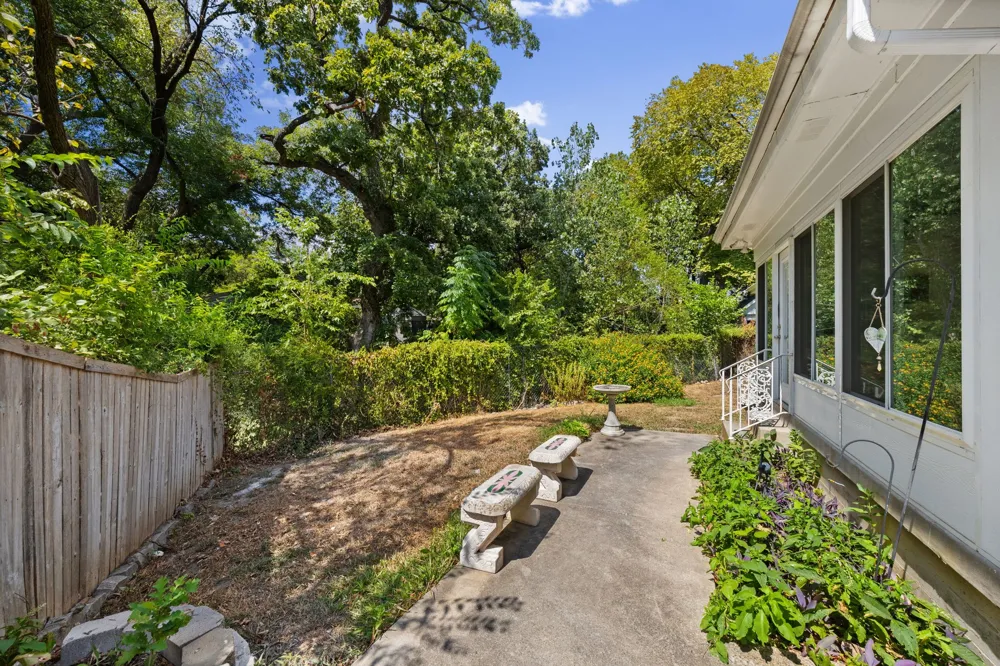 3431 Kiesthill Drive Dallas, TX 75233