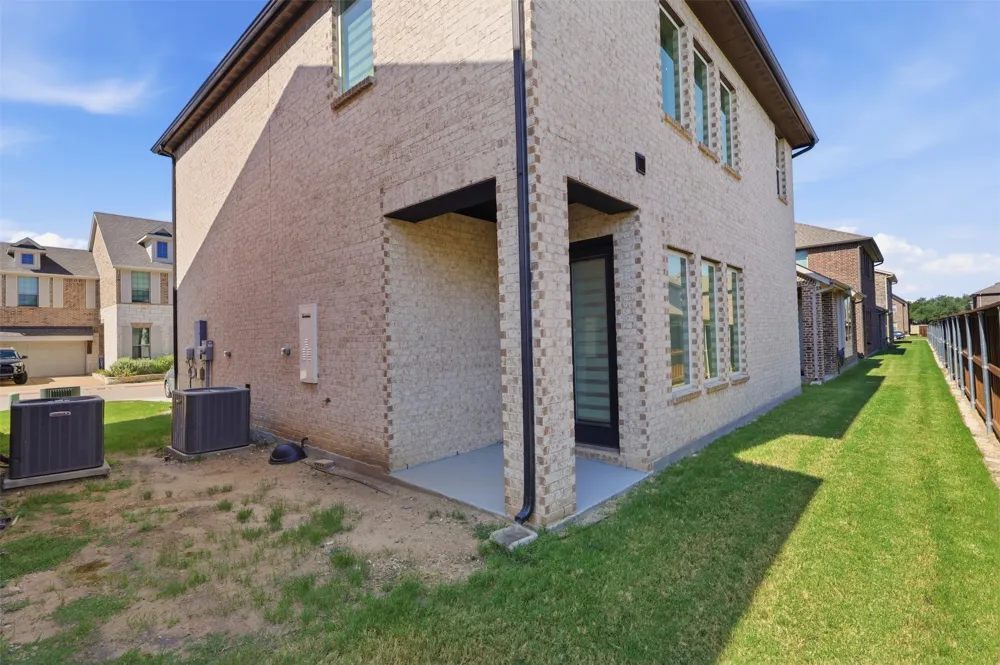 239 Woodson Street Irving, TX 75063