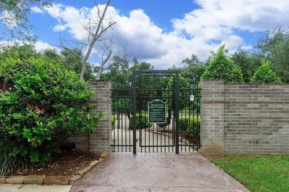1807 Stacy Crest Houston, TX 77008