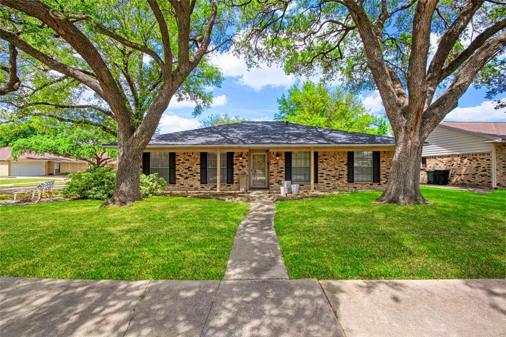 5826 Autumn Forest Drive Houston, TX 77092
