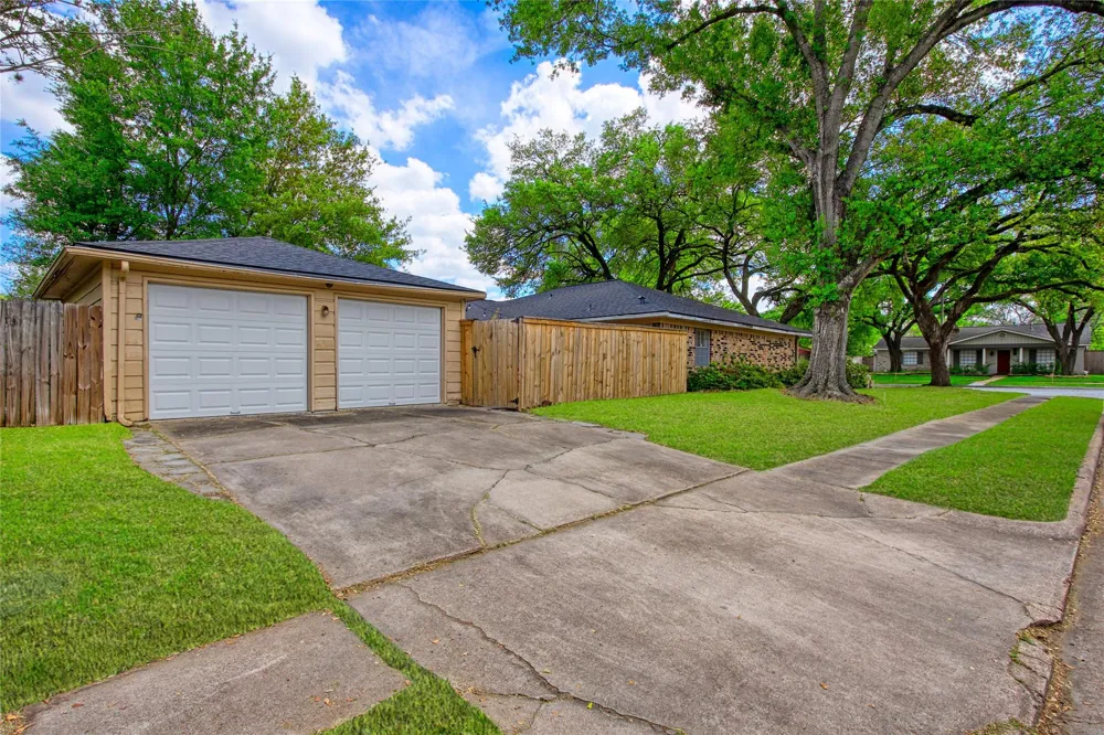 5826 Autumn Forest Drive Houston, TX 77092