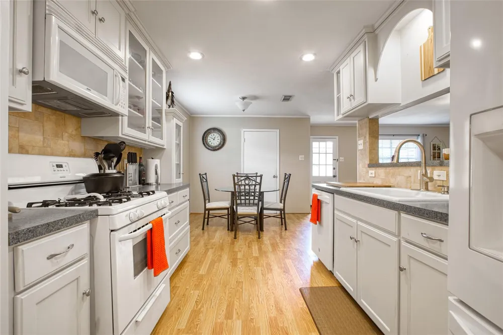 5826 Autumn Forest Drive Houston, TX 77092