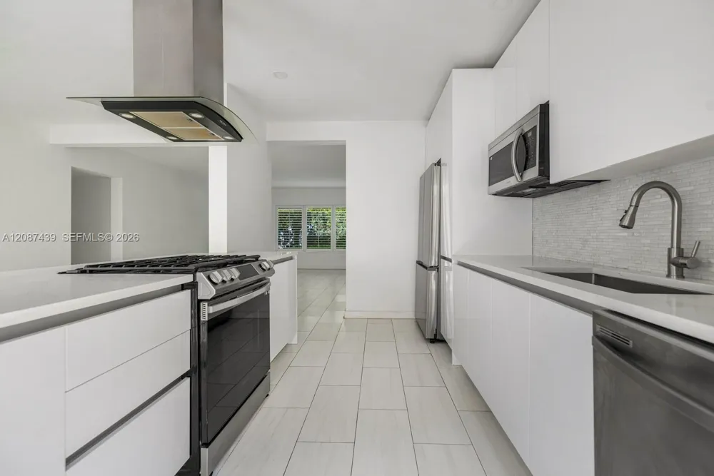 3909 Garden Ave Miami Beach, FL 33140