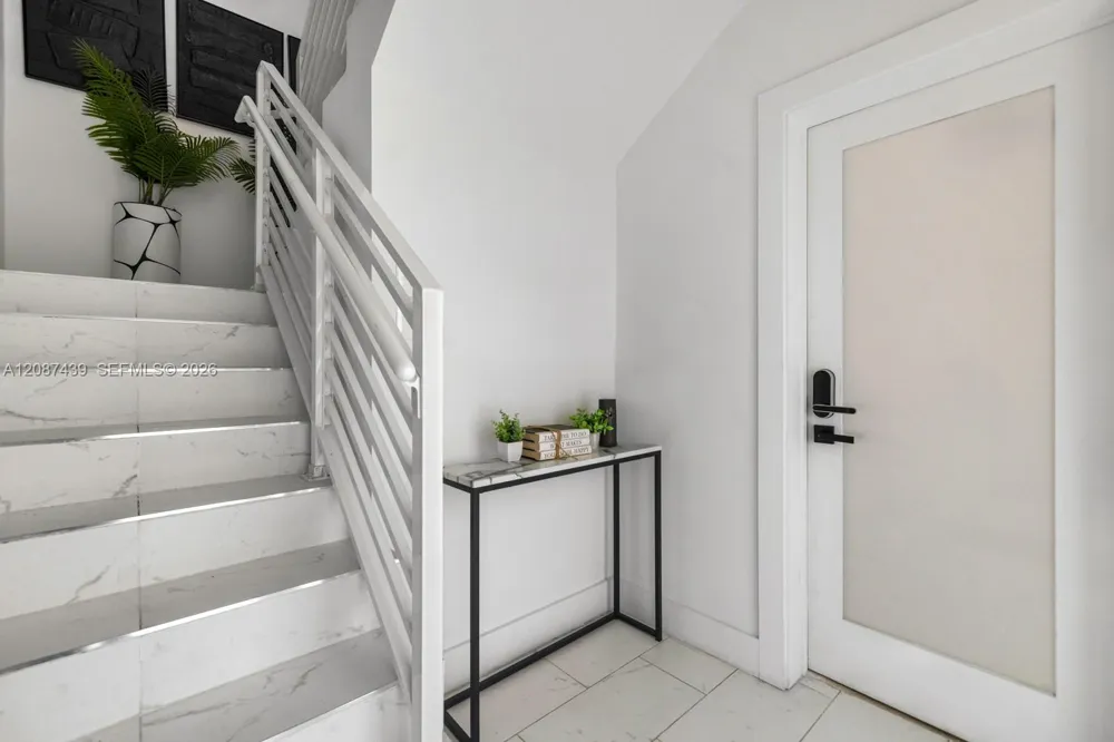 3909 Garden Ave Miami Beach, FL 33140