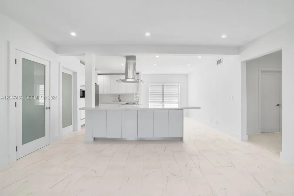 3909 Garden Ave Miami Beach, FL 33140