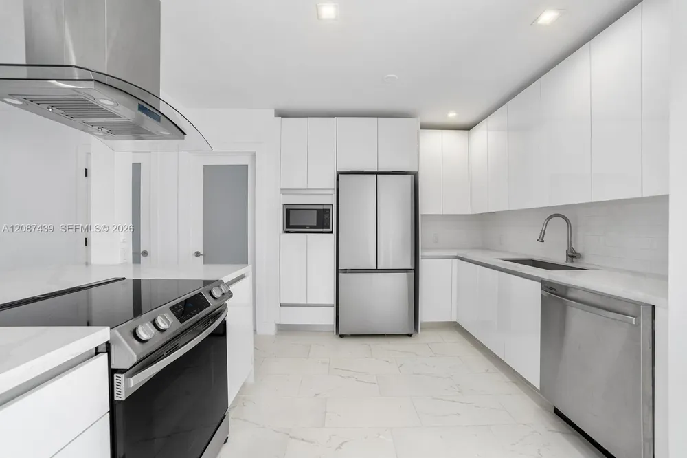 3909 Garden Ave Miami Beach, FL 33140