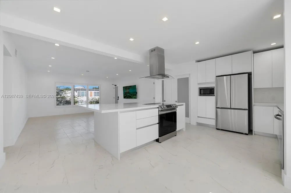 3909 Garden Ave Miami Beach, FL 33140