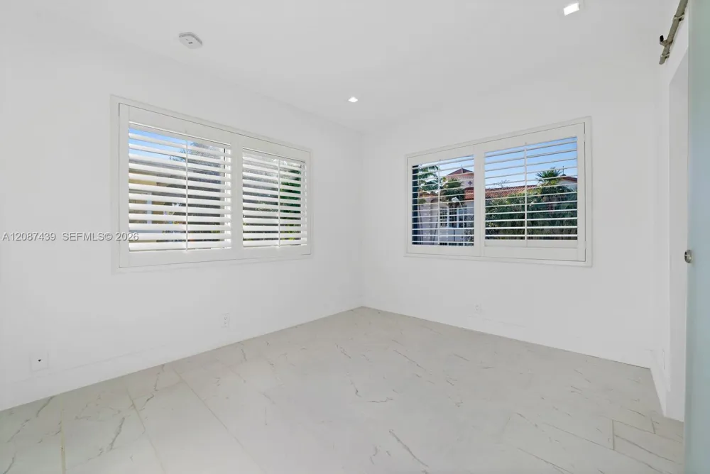 3909 Garden Ave Miami Beach, FL 33140