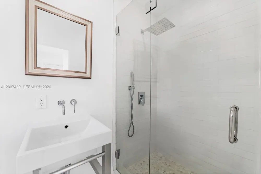 3909 Garden Ave Miami Beach, FL 33140