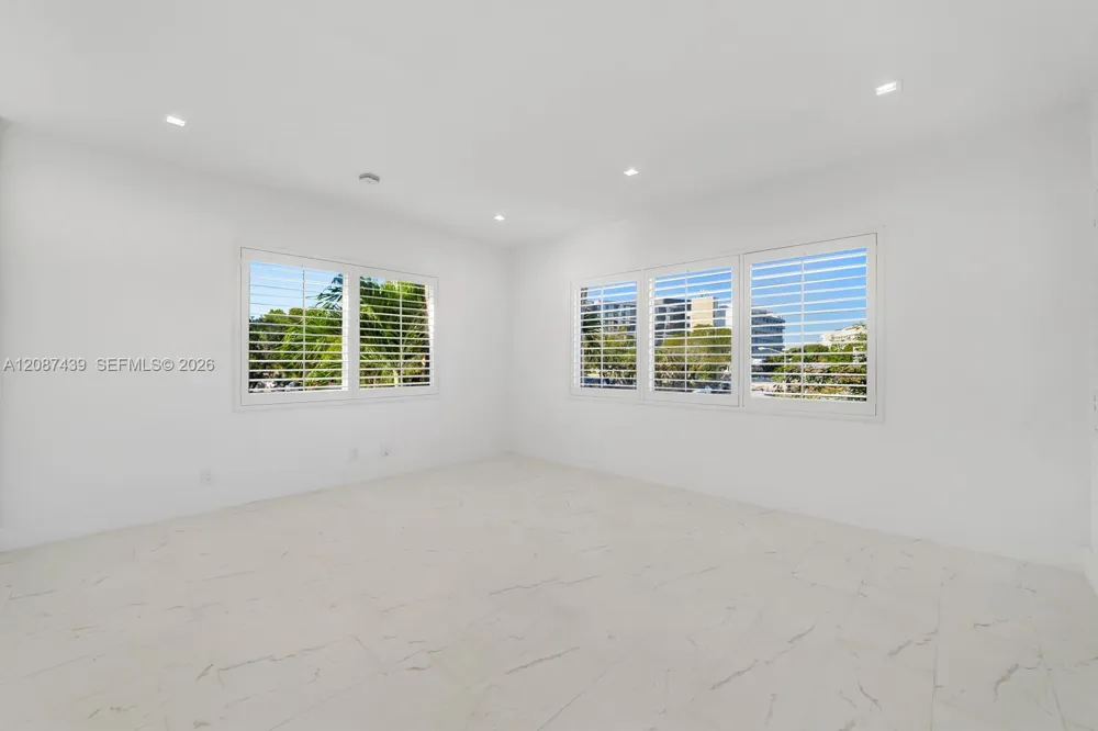 3909 Garden Ave Miami Beach, FL 33140
