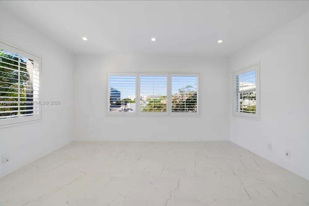3909 Garden Ave Miami Beach, FL 33140