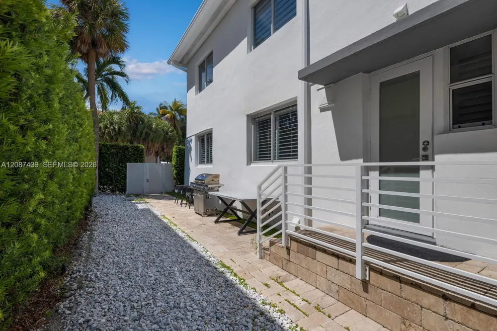3909 Garden Ave Miami Beach, FL 33140