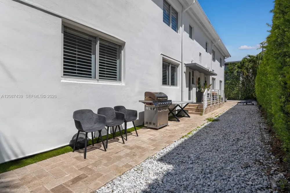 3909 Garden Ave Miami Beach, FL 33140
