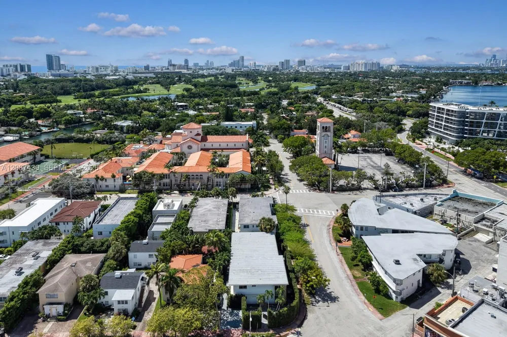 3909 Garden Ave Miami Beach, FL 33140