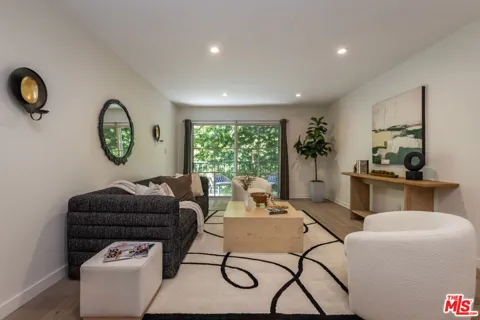 1045 Kings Road