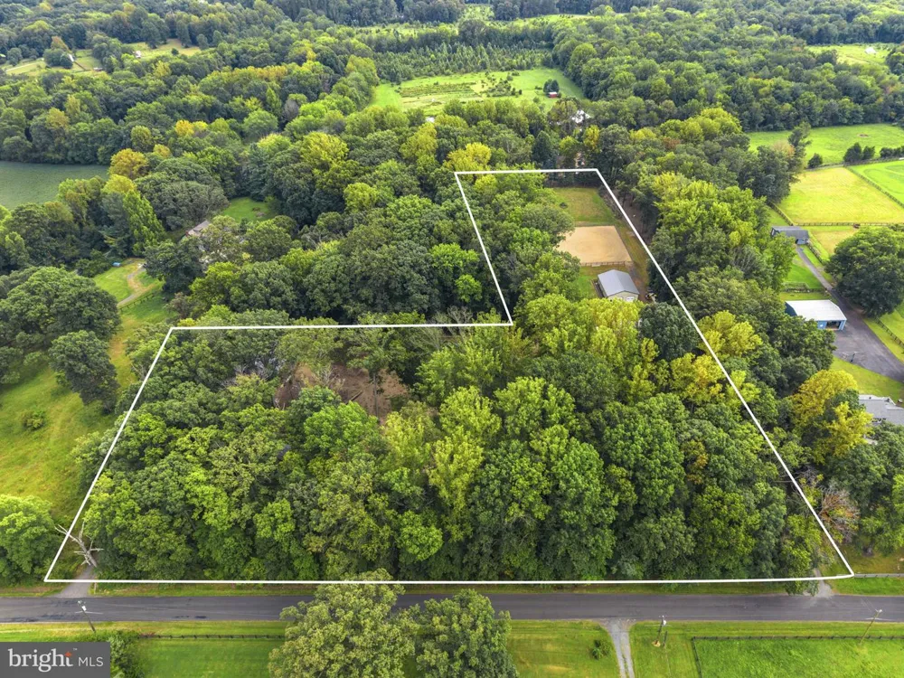 5483 BEACH ROAD Midland, VA 22728