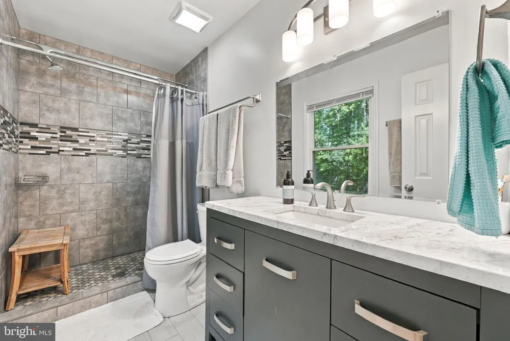 5483 BEACH ROAD Midland, VA 22728