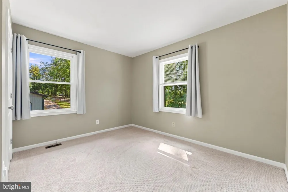 5483 BEACH ROAD Midland, VA 22728