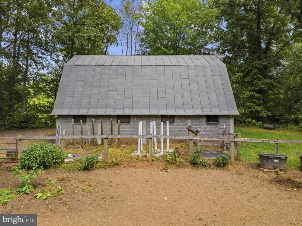 5483 BEACH ROAD Midland, VA 22728