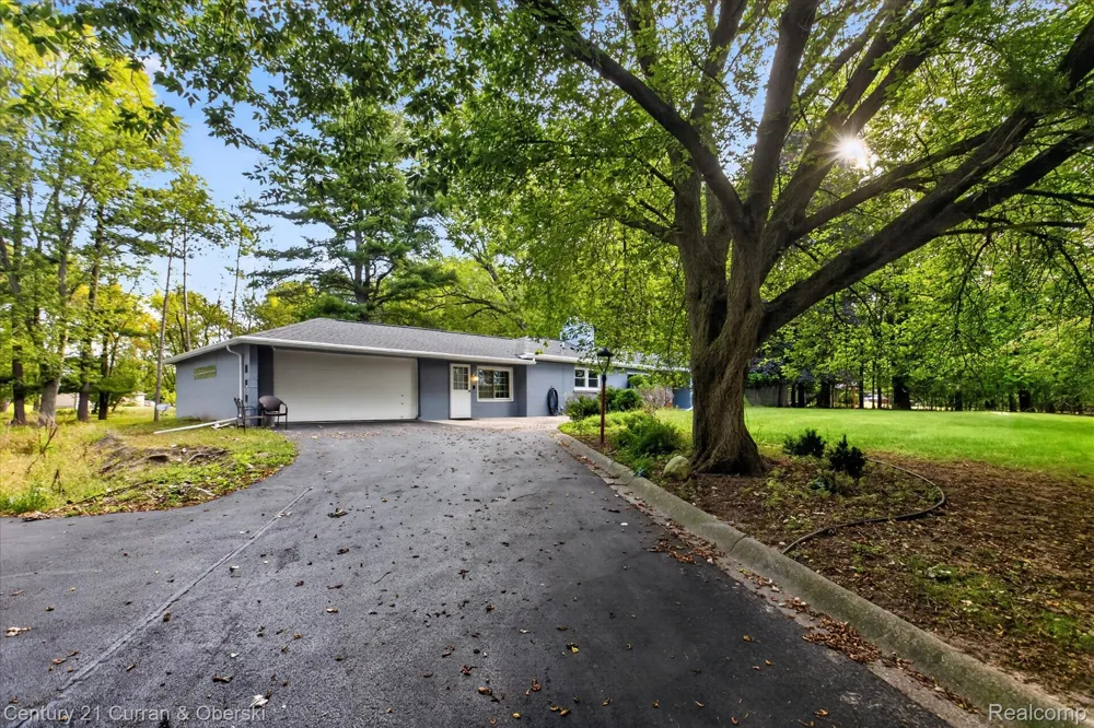 4469 S Saginaw Road Midland City, MI 48640