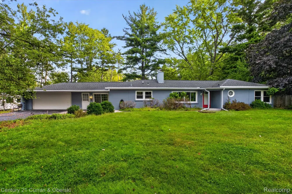 4469 S Saginaw Road Midland City, MI 48640