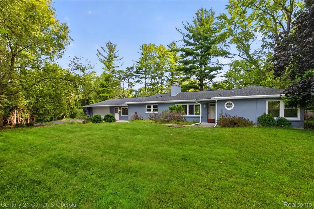 4469 S Saginaw Road Midland City, MI 48640