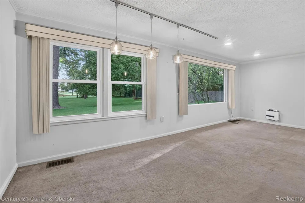 4469 S Saginaw Road Midland City, MI 48640