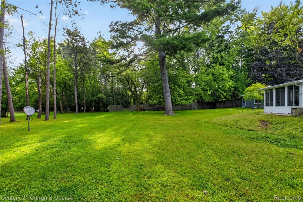 4469 S Saginaw Road Midland City, MI 48640