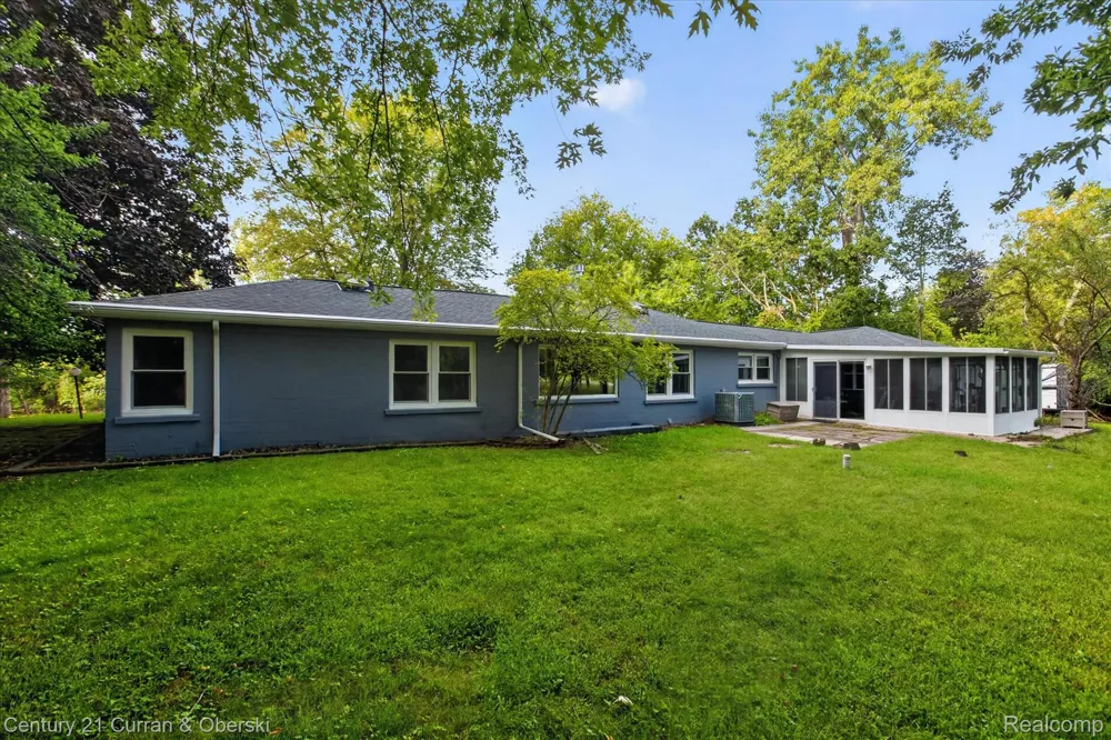 4469 S Saginaw Road Midland City, MI 48640