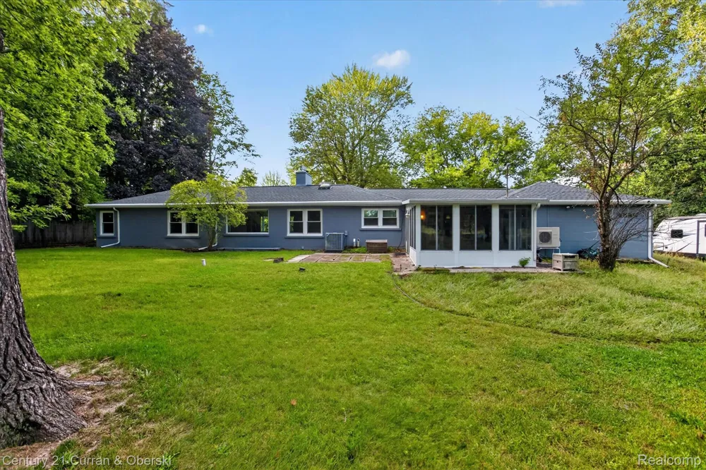 4469 S Saginaw Road Midland City, MI 48640