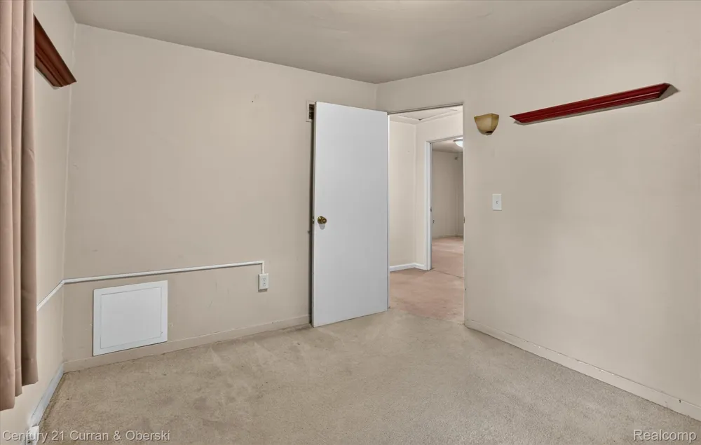 4469 S Saginaw Road Midland City, MI 48640