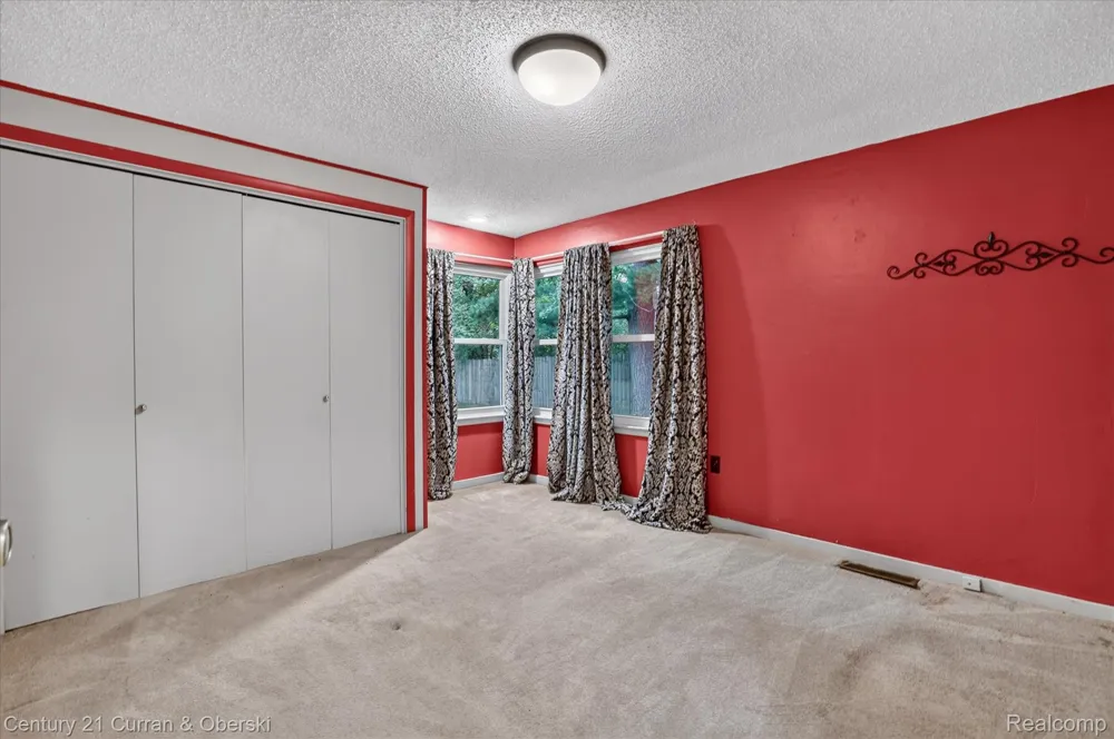 4469 S Saginaw Road Midland City, MI 48640