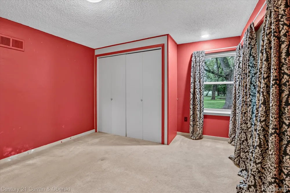 4469 S Saginaw Road Midland City, MI 48640