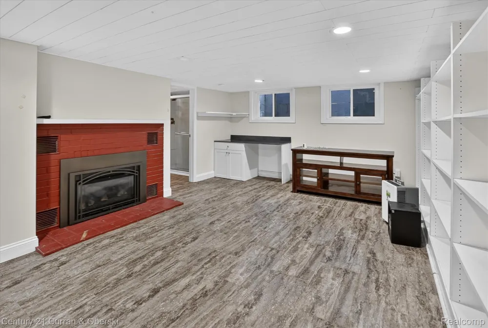 4469 S Saginaw Road Midland City, MI 48640