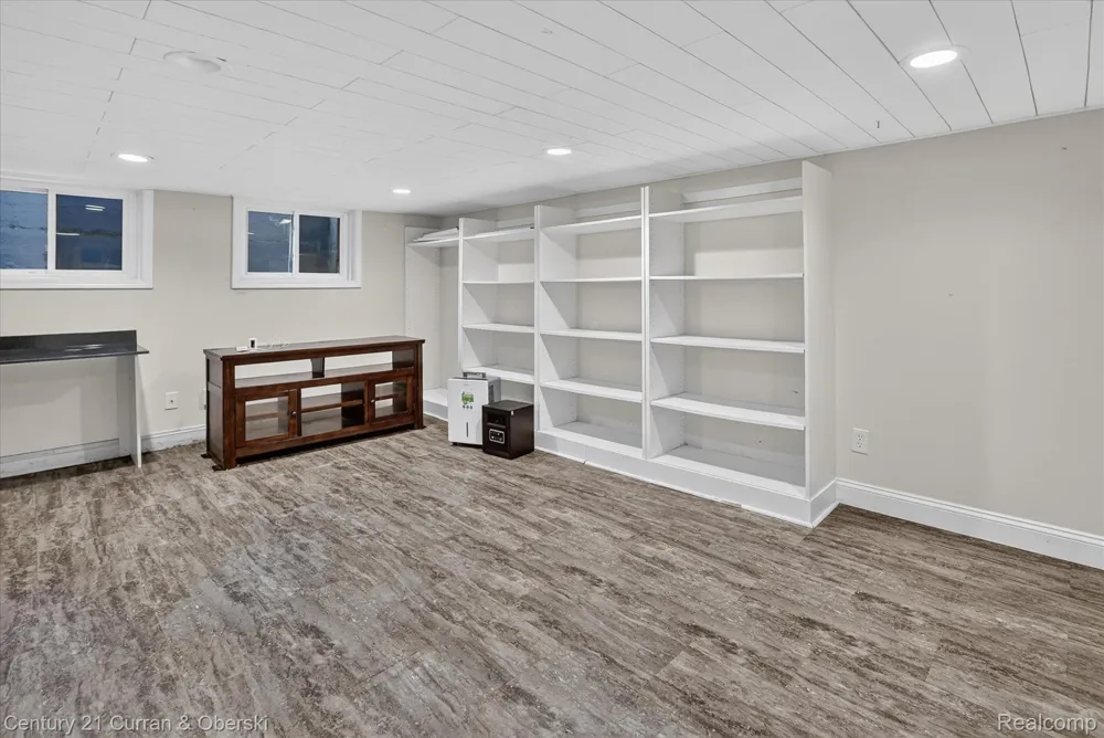 4469 S Saginaw Road Midland City, MI 48640
