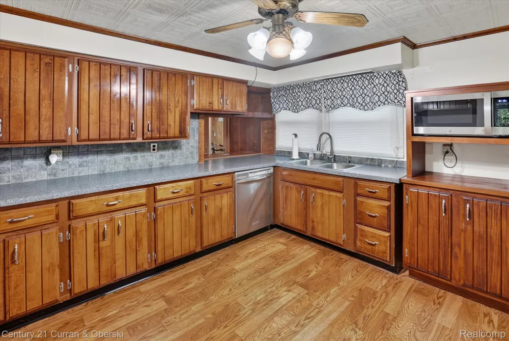 4469 S Saginaw Road Midland City, MI 48640