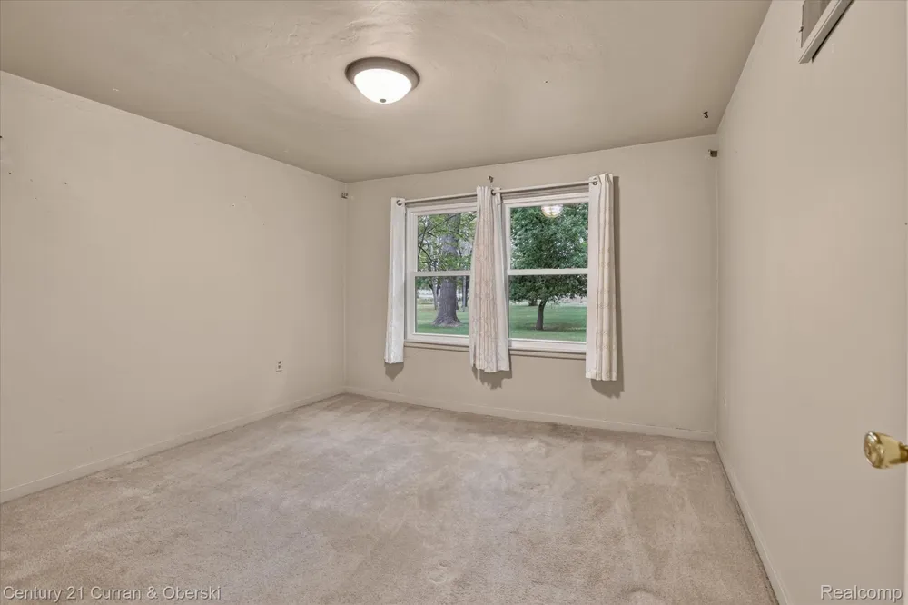 4469 S Saginaw Road Midland City, MI 48640