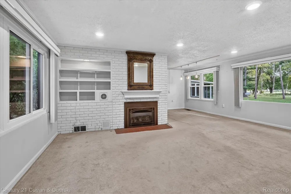 4469 S Saginaw Road Midland City, MI 48640